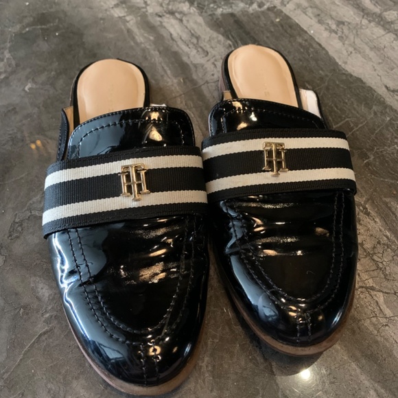 Tommy hilfigure slip ons - Picture 2 of 5